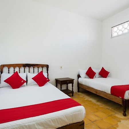 Oyo Hotel Las Palmas Cuyutlan Мансанільйо Екстер'єр фото